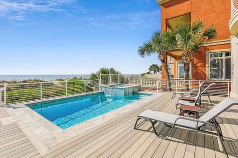 9 Singleton Beach Place- Renovated, Oceanfront, Pool, Elevator, FREE Activities Included House in Hilton Head Island