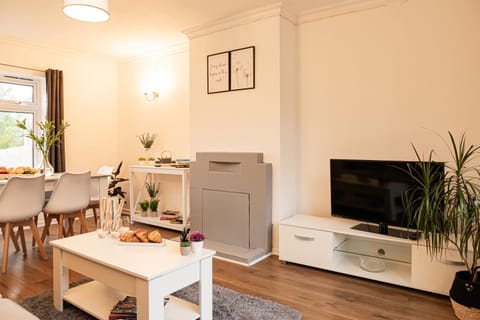 TV and multimedia, Living room, Seating area