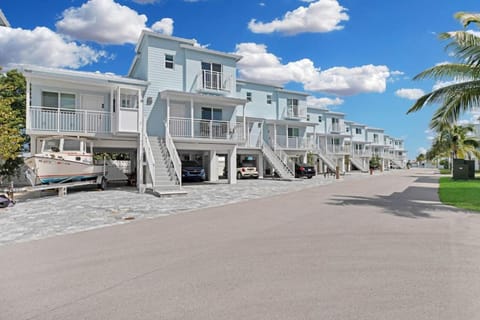 Ocean Isles Seaside Oasis Apartment in Marathon