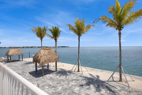 Ocean Isles Seaside Oasis Apartment in Marathon