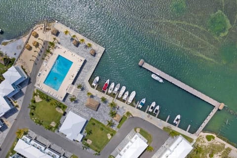 Steps to the Ocean and Heated Pool House in Marathon