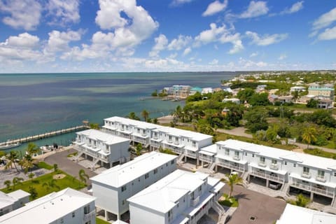 Steps to the Ocean and Heated Pool House in Marathon