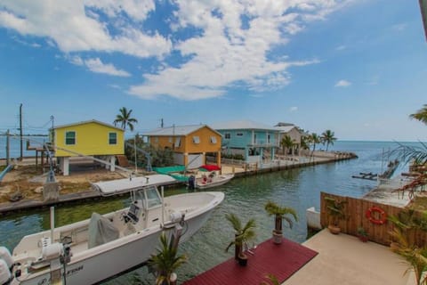 Ocean Breeze Oasis with great boating access House in Marathon