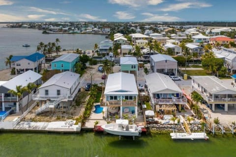 Ocean Breeze Oasis with great boating access House in Marathon