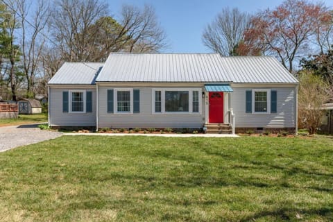 Professionally Designed 4BD Central location House in Murfreesboro