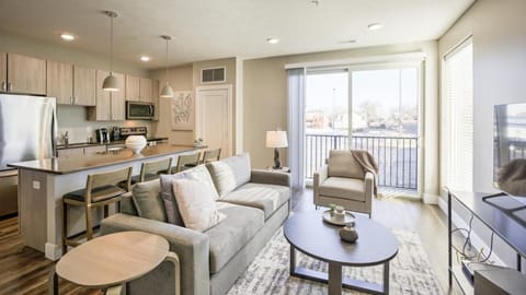 Landing at Abberly Liberty Crossing - 1 Bedroom in Henderson Circle Apartment in Huntersville