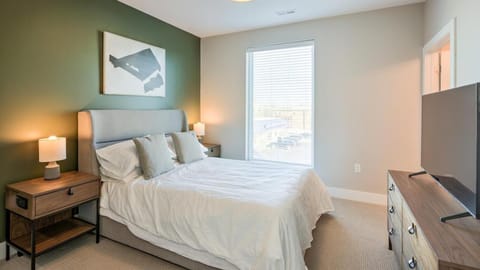 Landing at Abberly Liberty Crossing - 1 Bedroom in Henderson Circle Apartment in Huntersville