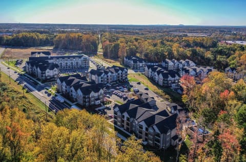 Landing at Abberly Liberty Crossing - 1 Bedroom in Henderson Circle Apartment in Huntersville