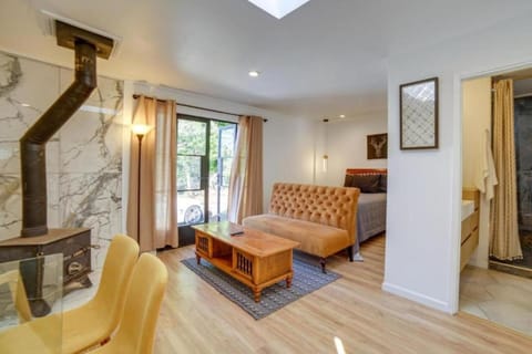 Premier Countryside Oasis GuestHouse Near Lake House in Mendocino County