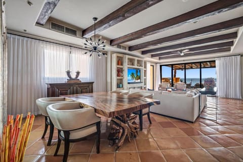 4BD 2-level Penthouse 5-Star Beachfront Paradise. House in Cabo San Lucas