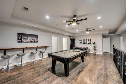 Valley Vista Luxury Retreat w Pool Cinema Games House in Lewisville