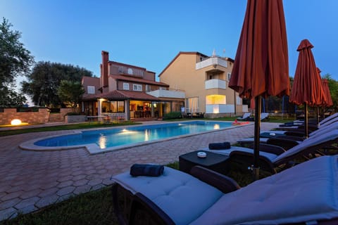 Guesthouse ''Barboska'' - big outdoor swimming pool & private tennis court Bed and Breakfast in Peroj