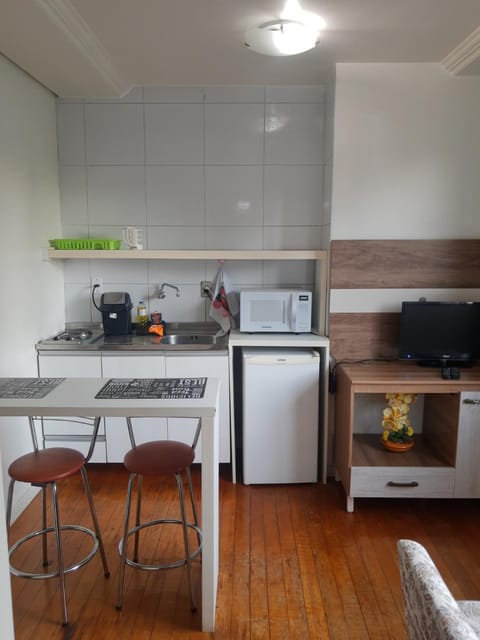 Kitchen or kitchenette, Dining area, dishwasher, minibar, oven, stove, toaster