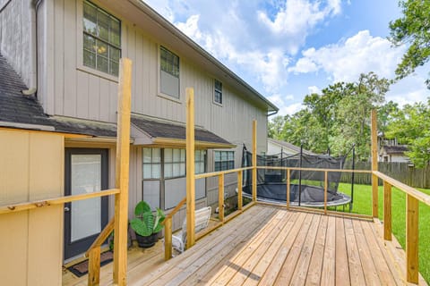 Trampoline and Grill Family-Friendly Dickinson Home House in League City