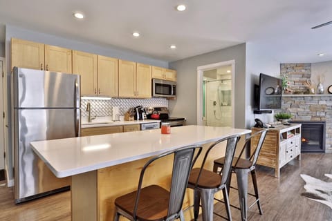 Beautifully Renovated 2 Room, 2 Bath Suite in Killington - Shuttle and Lift Ticket Discounts! 542 House in Mendon