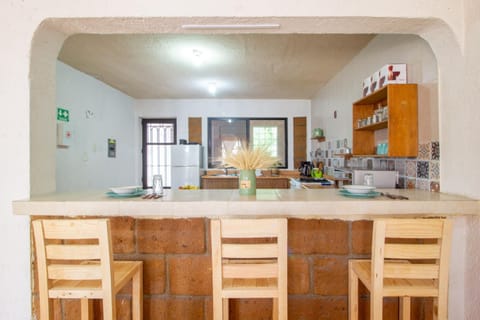 Kitchen or kitchenette, Dining area, internet, pet friendly