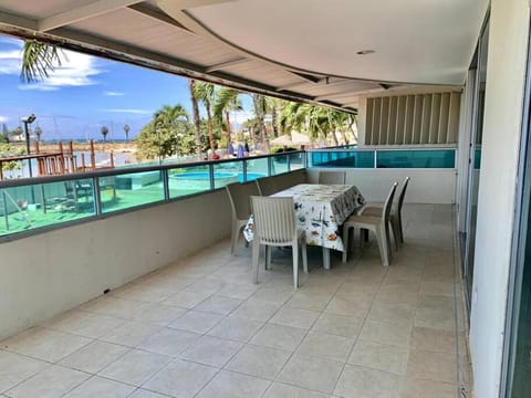 View (from property/room), Balcony/Terrace, Dining area, Pool view, Sea view