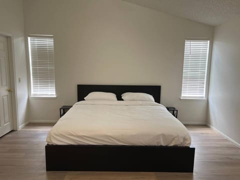 Extended Stay 3 Or 4 Beds Cozy Smart Home Living House in Summerlin