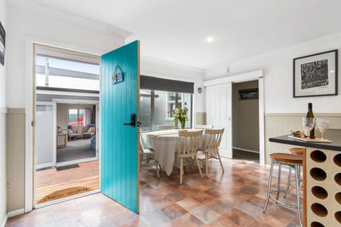 Dining area, kitchen