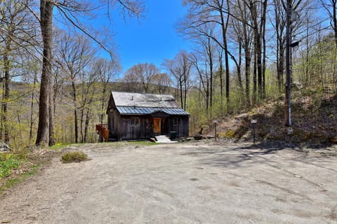 Wobbly Cabin - 2 Bedroom - Charming Ski Home - Discounted lift tickets! House in Mendon