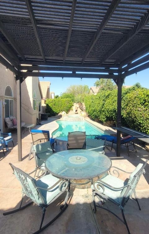 Balcony/Terrace, Seating area, Pool view, sunbed