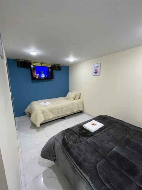 Bed, TV and multimedia, Living room, Photo of the whole room, Seating area, Bedroom