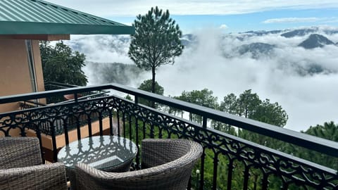 Balcony/Terrace, Mountain view