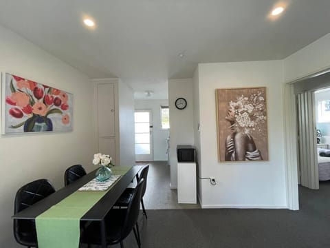 Cosy And Stylish Single Level 2 Bed Home Near CBD House in Christchurch