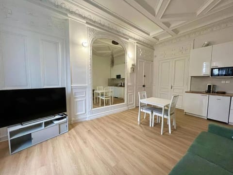 Ravissant studio style haussmanien - proche Paris - 20MC Appartement in Chatou