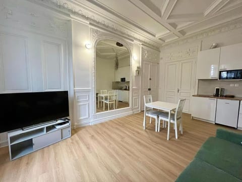 Ravissant studio lumineux style haussmannien - 20MB Apartment in Chatou