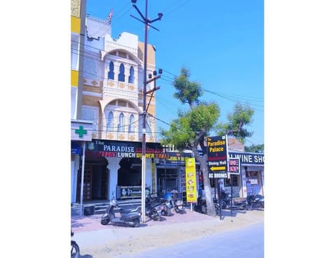 Property building, Day, Cycling, City view, Street view, Parking