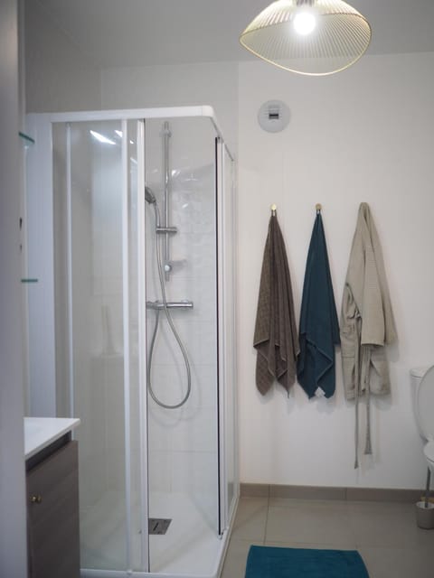 Studio entier 20 minutes de Châtelet Apartment in Paris