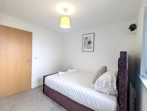 Modern 2 Bed 1 bath 1 ensuite - Salford Apartment in Salford