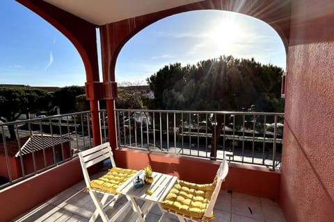 Patio, Facade/entrance, Natural landscape, View (from property/room), Balcony/Terrace