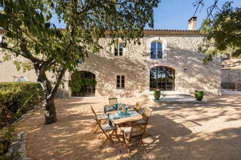 Patio, Facade/entrance, Dining area, Garden view