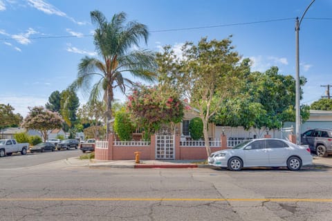 Burbank Home with Yard, Walk to Downtown Shops! House in Burbank