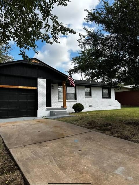 The Lindy House House in Lawton