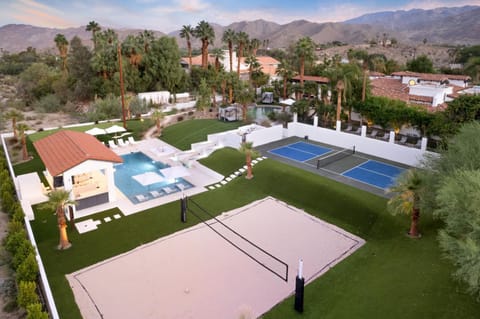 Jaguar Estate - Private Lush Estate with 2 Incredible Pools and Spas, Pickleball and Resort Style Yard House in Palm Desert