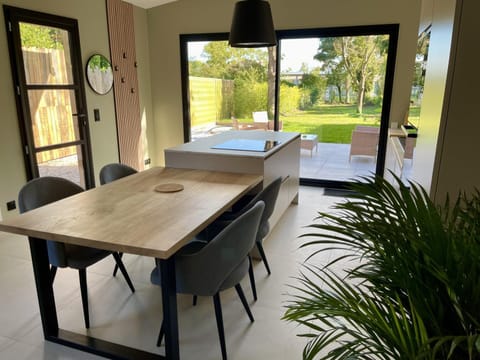 Dining area, kitchen