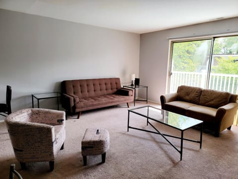 Quiet, Comfortable Safe, Elkins Park-wparking Apartment in Cheltenham Township