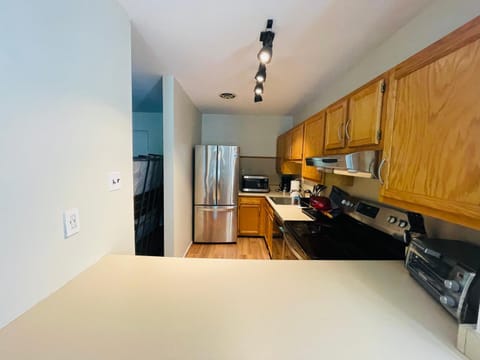 Charming 2br 2b In Elkins Park, Free Parking Apartment in Cheltenham Township