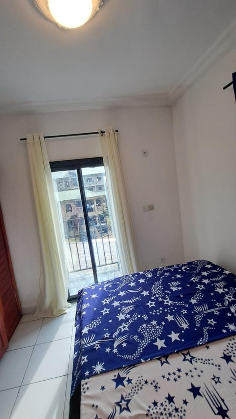 ResidenceGermanotech VIP 2e, Bonamoussadi,Logbessou,eau chaude, internet 2 balcons Apartment in Douala