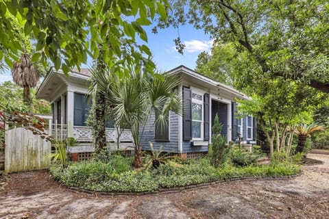 Bare Feet Beach House Close to beach dog friendly House in Gulfport