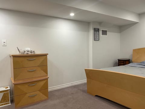 Amazing 2 Bedroom Basement in Oakridges Apartment in Richmond Hill