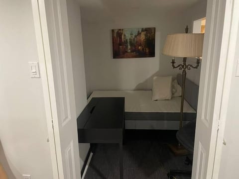 Amazing 2 Bedroom Basement in Oakridges Apartment in Richmond Hill