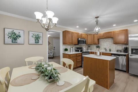 Kitchen or kitchenette, Dining area, dishwasher, oven, stove