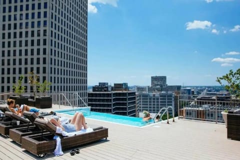 Property building, Day, City view, Pool view, Swimming pool, sunbed