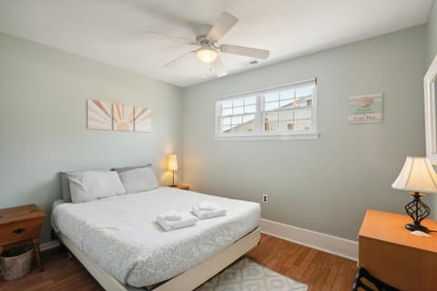 Cozy 2BR Condo - Beachside Bliss with Yard Space condo Apartment in Cape May