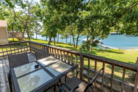 Artilla Cove Cabin 2 - Lake views - Outdoor pool House in Indian Point