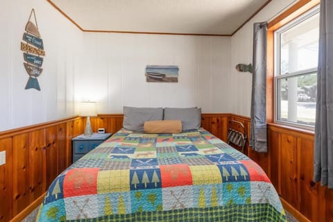 Artilla Cove Cabin 3 - Lake views -Outdoor Pool House in Indian Point